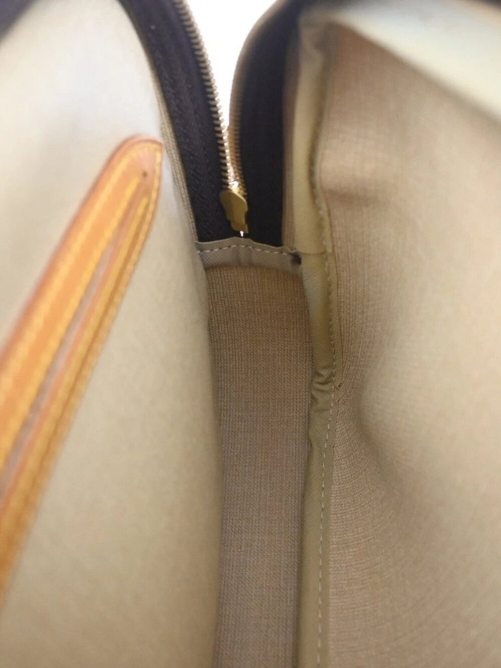 LOUIS VUITTON Reporter PM Crossbody Shoulder Bag Monogram Leather - Picture 13 of 15